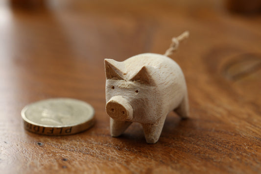 Handmade Hand Carved Natural Little Wooden Pig for Crafts, Home Decor Colouring Piglet