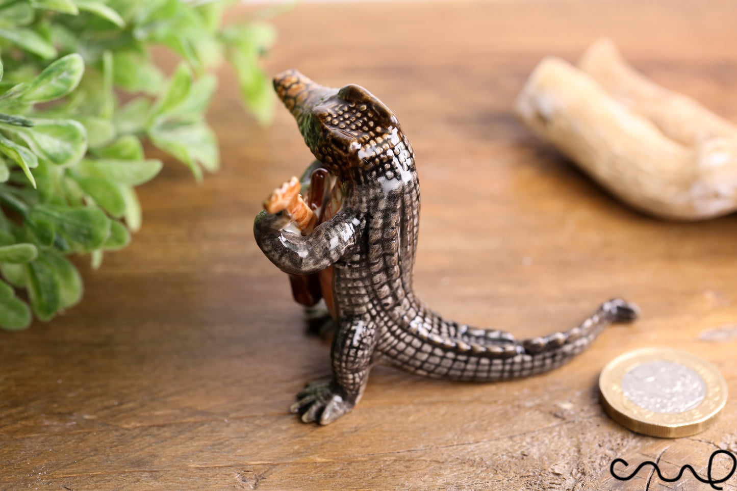 Handmade Ceramic Alligator Animal Figurine Crocodile Ornament Collectable Gift Guitar