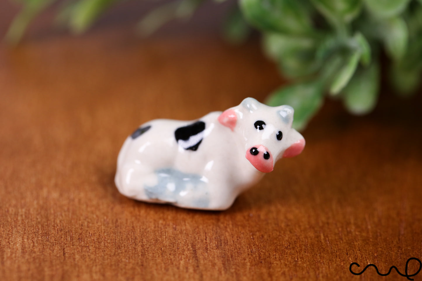 Hand Painted Tiny Ceramic Cow Figurine – Miniature Animal Gift, Collectable Pottery Ornament, Cute Shelf Decor