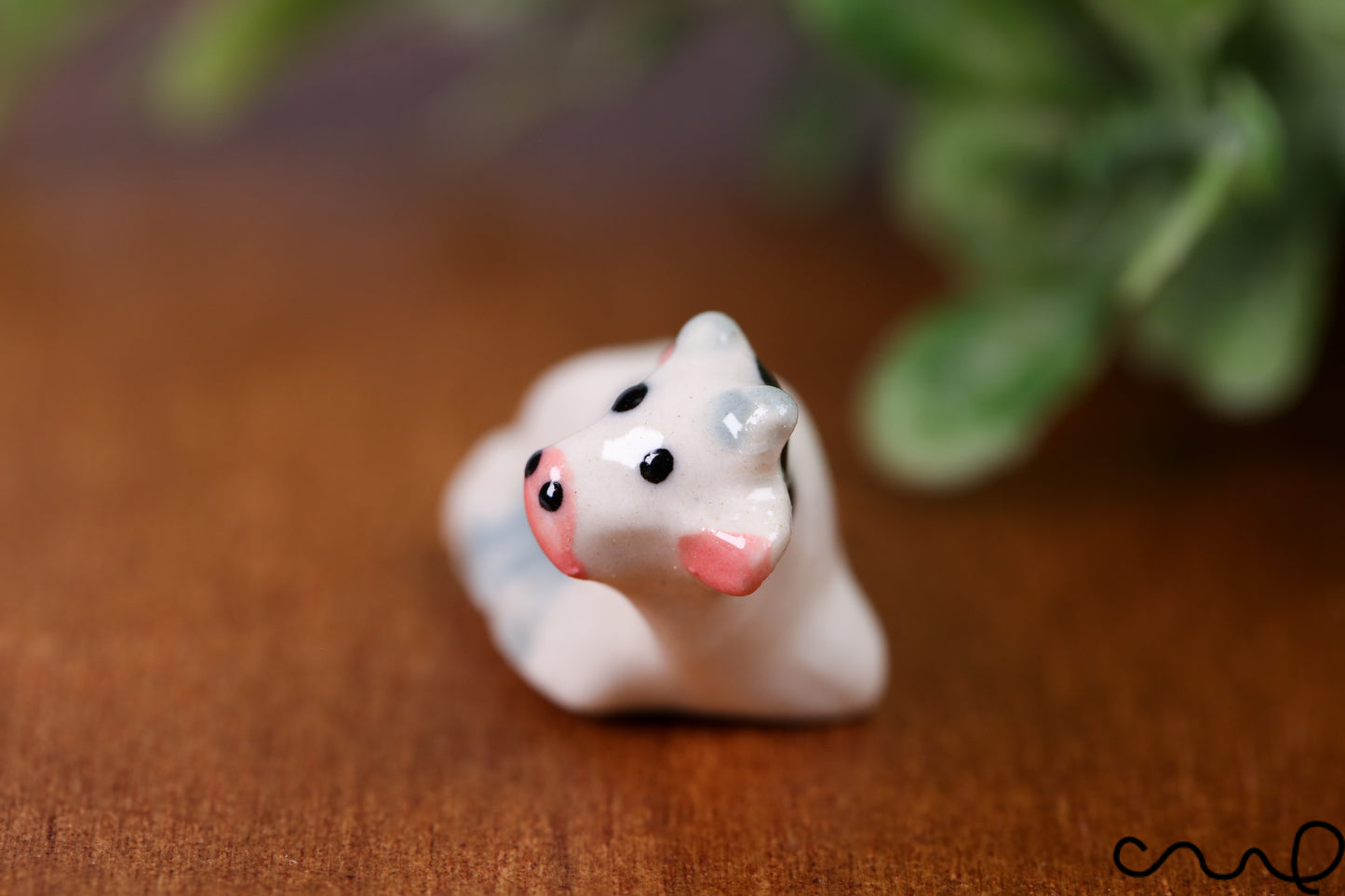 Hand Painted Tiny Ceramic Cow Figurine – Miniature Animal Gift, Collectable Pottery Ornament, Cute Shelf Decor