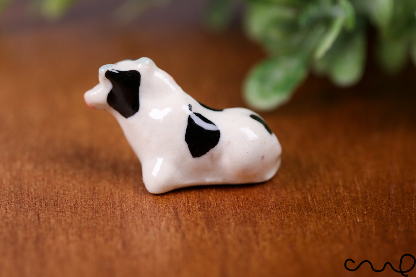 Hand Painted Tiny Ceramic Cow Figurine – Miniature Animal Gift, Collectable Pottery Ornament, Cute Shelf Decor