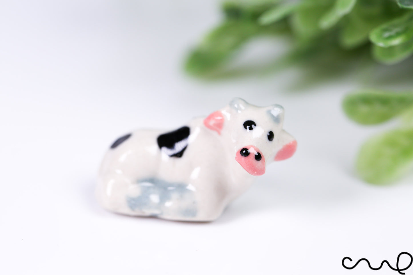 Hand Painted Tiny Ceramic Cow Figurine – Miniature Animal Gift, Collectable Pottery Ornament, Cute Shelf Decor