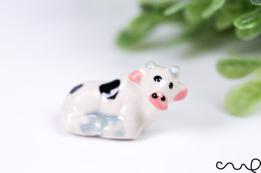Hand Painted Tiny Ceramic Cow Figurine – Miniature Animal Gift, Collectable Pottery Ornament, Cute Shelf Decor