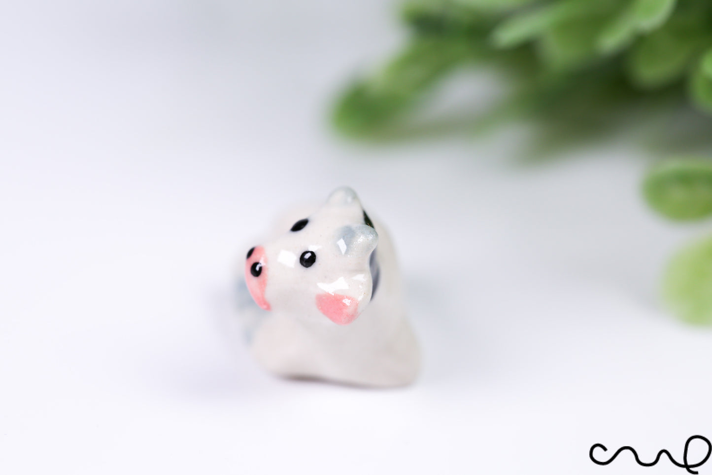 Hand Painted Tiny Ceramic Cow Figurine – Miniature Animal Gift, Collectable Pottery Ornament, Cute Shelf Decor