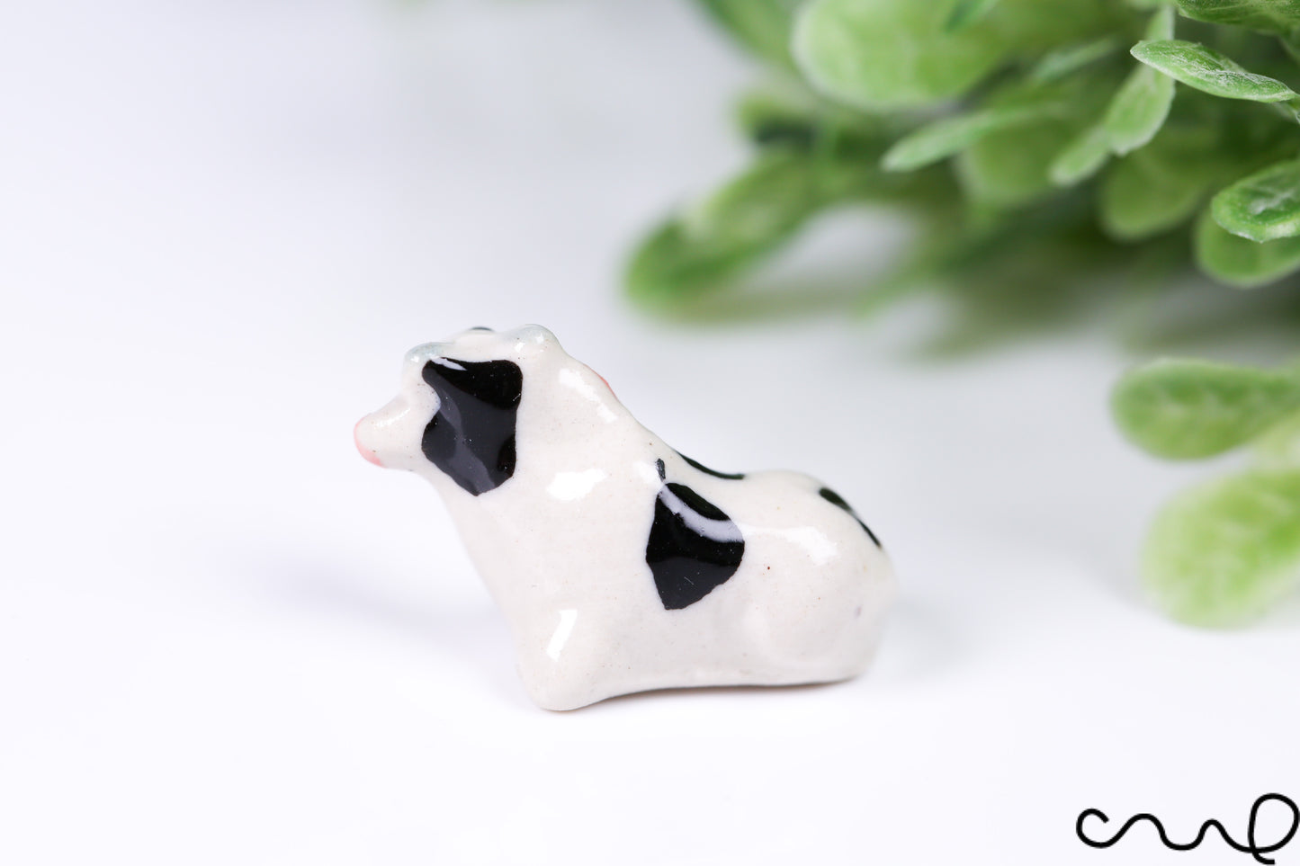 Hand Painted Tiny Ceramic Cow Figurine – Miniature Animal Gift, Collectable Pottery Ornament, Cute Shelf Decor