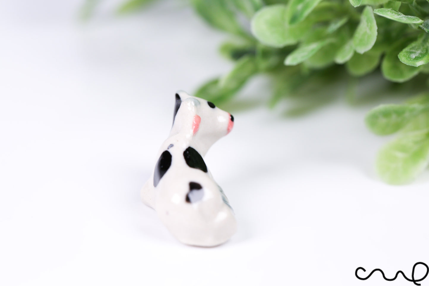 Hand Painted Tiny Ceramic Cow Figurine – Miniature Animal Gift, Collectable Pottery Ornament, Cute Shelf Decor