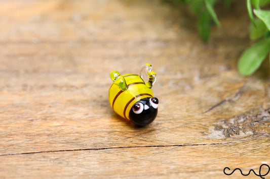 Handmade Miniature Yellow Glass Bee Figurine Animal Ornament Collectable Gift