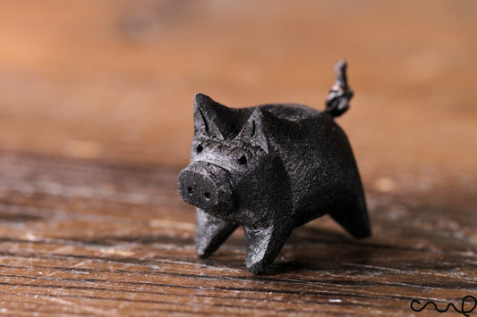 Handmade Hand Carved Black Little Wooden Pig Animal Crafts Home Decor Farm Gift Piglet