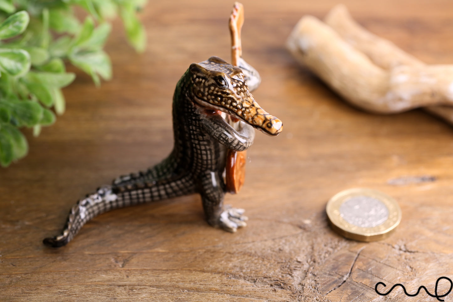 Handmade Ceramic Alligator Animal Figurine Crocodile Ornament Collectable Gift Guitar