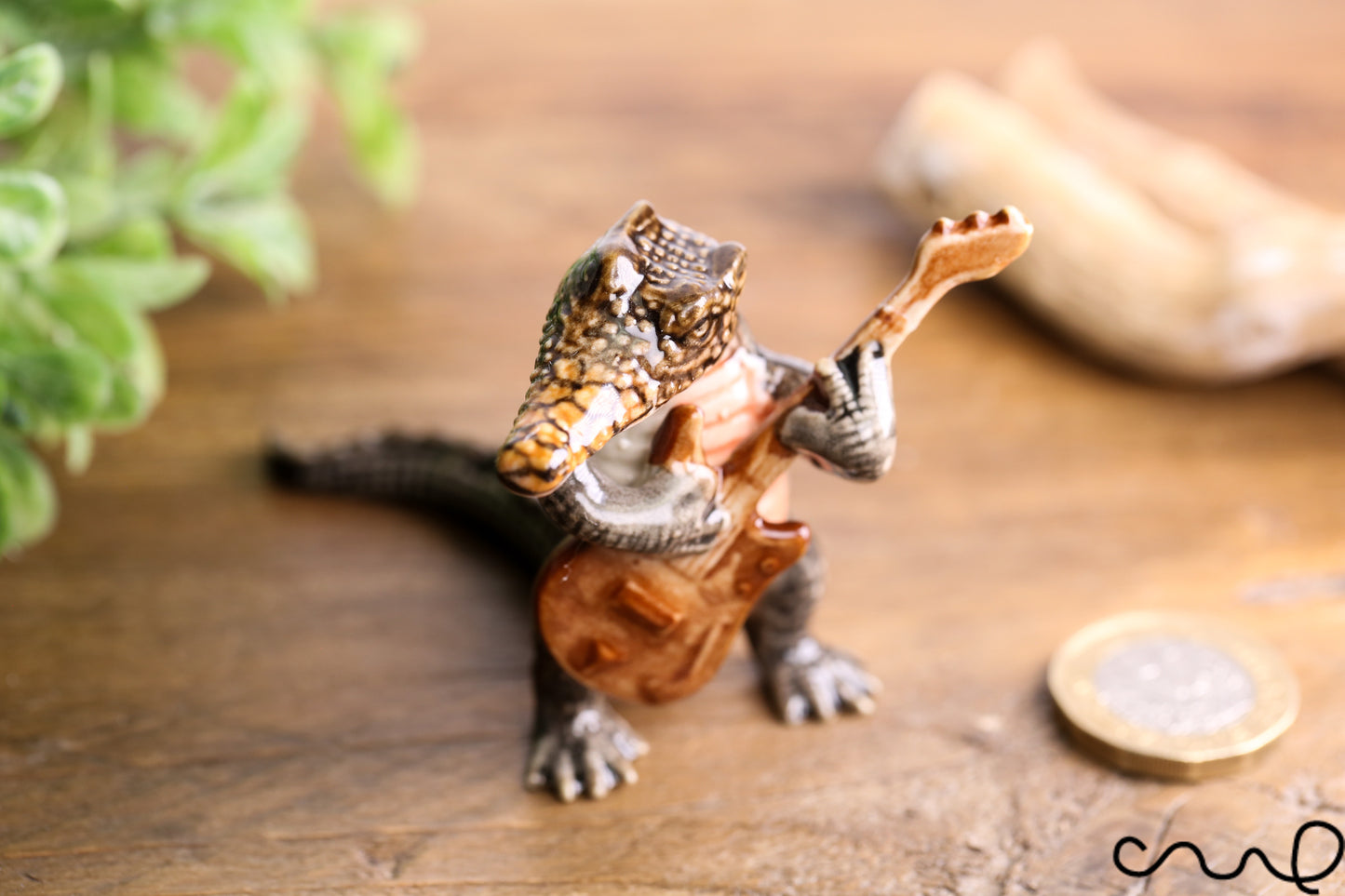 Handmade Ceramic Alligator Animal Figurine Crocodile Ornament Collectable Gift Guitar