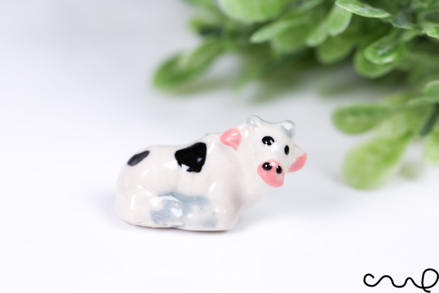 Hand Painted Tiny Ceramic Cow Figurine – Miniature Animal Gift, Collectable Pottery Ornament, Cute Shelf Decor